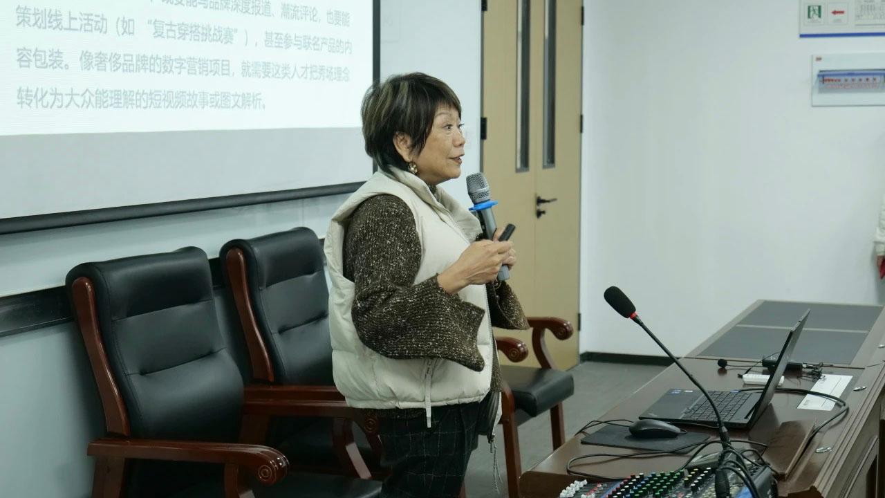 Industry-academic collaboration between Threadify & Fashion Communication program of Zhejiang Yuexiu University of Foreign Languages 05